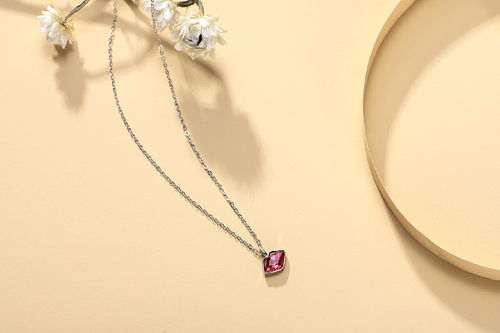 紅唇邂逅紅寶石 淘寶銀飾項鏈吊墜套裝模特圖拍攝與美發(fā)飾品銷售融合之道